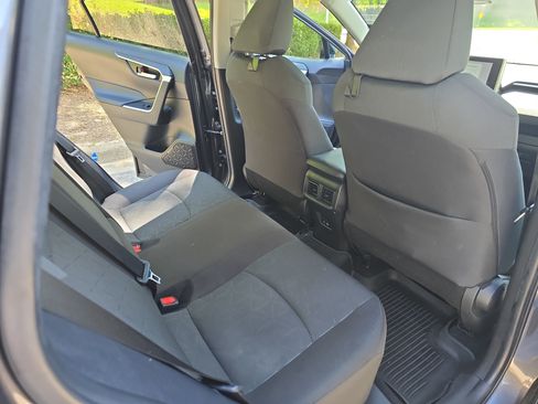 Used 2024 Toyota RAV4 XLE w/ Convenience Package FWD image 11