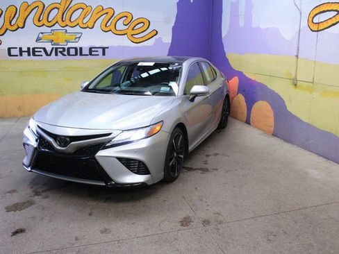 Used 2018 Toyota Camry XSE image 4