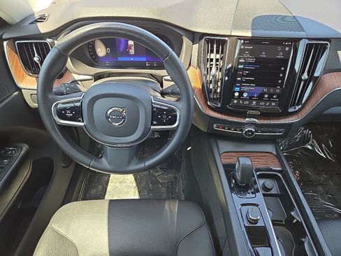 Used 2023 Volvo XC60 T8 Plus AWD/4WD image 18