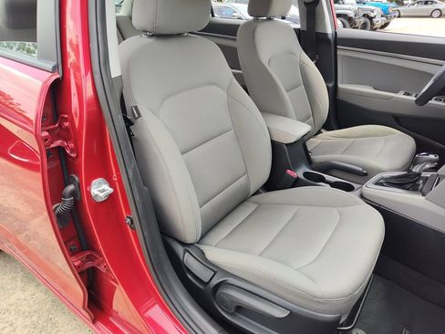 Used 2018 Hyundai Elantra SE w/ SE Connectivity Package 04 FWD image 30