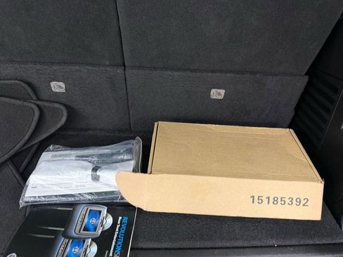 Used 2018 Cadillac Escalade Luxury AWD/4WD image 35