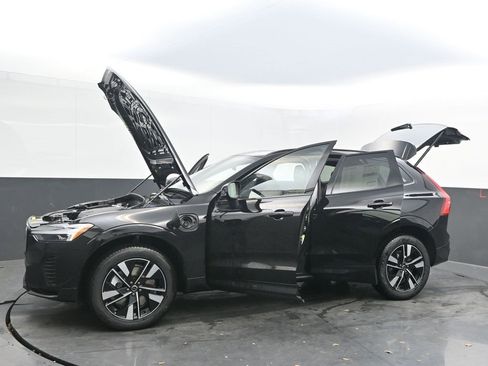New 2026 Volvo XC60 T8 Core w/ Climate Package image 39