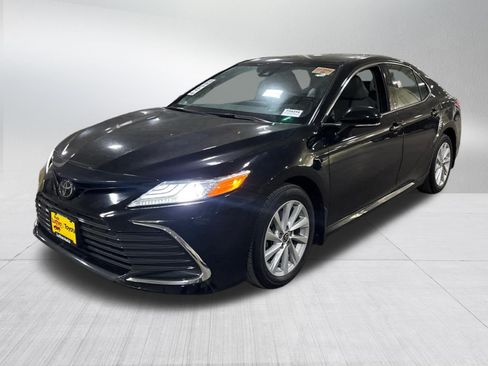 Certified 2023 Toyota Camry XLE w/ Cold Weather Package AWD/4WD image 3