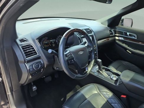 Used 2018 Ford Explorer Platinum AWD/4WD image 14