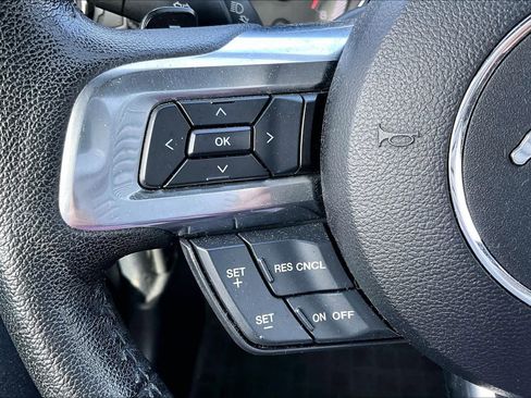 Used 2016 Ford Mustang V6 image 19