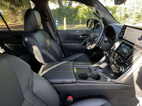 Used 2025 Lexus LX 700h Overtrail image 47