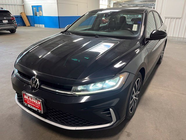 Used 2025 Volkswagen Jetta SE FWD image 7