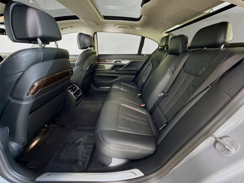 Used 2021 BMW 750i xDrive w/ Executive Package image 26