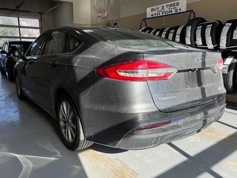 Used 2020 Ford Fusion SE image 9