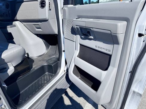 Used 2012 Ford E-350 and Econoline 350 XL w/ PWR Windows & Locks Group RWD image 16