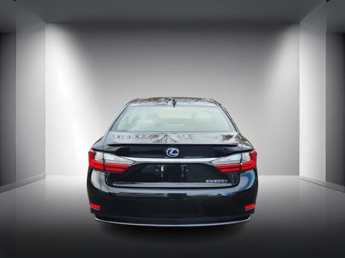 Used 2018 Lexus ES 300h image 4