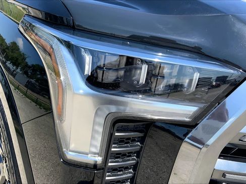 Used 2024 Toyota Tundra Platinum AWD/4WD image 27
