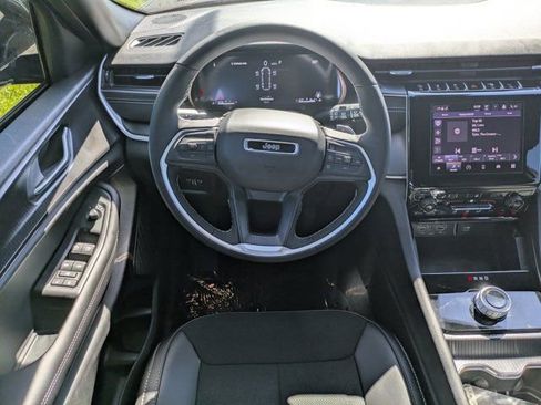 New 2025 Jeep Grand Cherokee L Laredo image 14