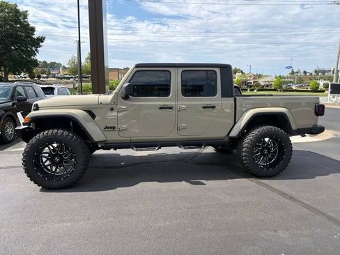 Used 2022 Jeep Gladiator Sport AWD/4WD image 5