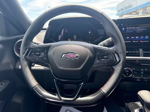 Used 2025 Chevrolet Trax RS w/ Sunroof Package FWD image 26