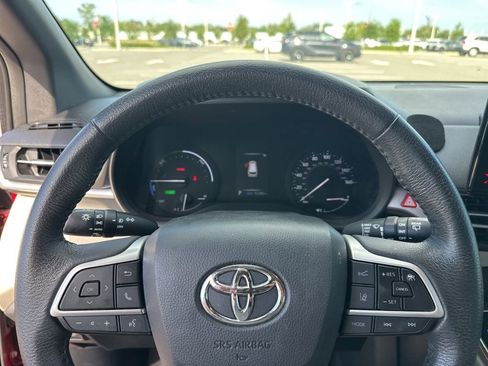 Used 2021 Toyota Sienna XLE FWD image 26