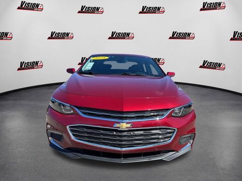 Used 2018 Chevrolet Malibu LT w/ Leather Package FWD image 2