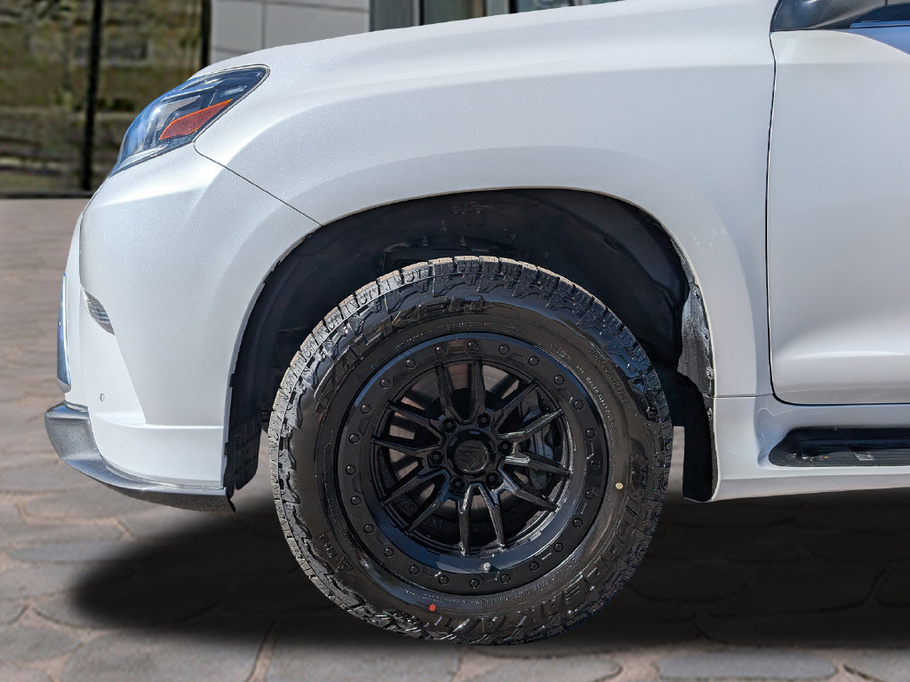 Used 2023 Lexus GX 460 Premium w/ Accessory Package AWD/4WD image 11