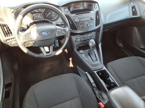 Used 2017 Ford Focus SE w/ Cold Weather Package FWD image 6