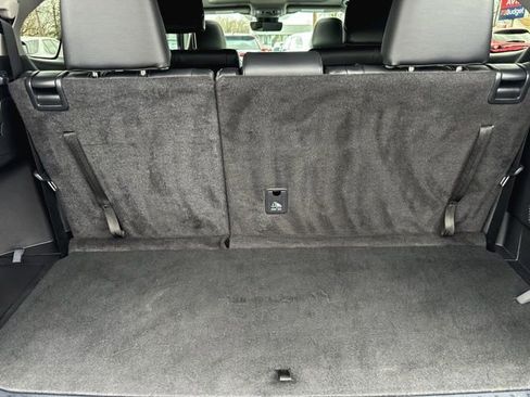 Used 2024 Toyota Highlander XLE image 25