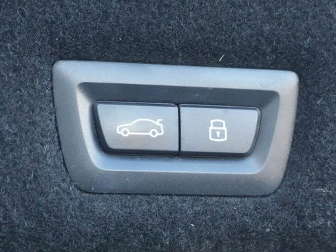 Used 2023 BMW 760i xDrive image 32