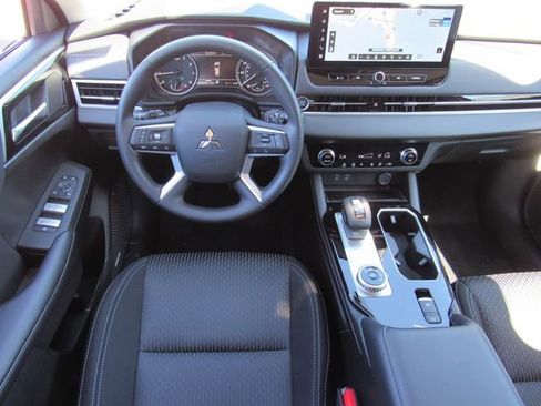 New 2026 Mitsubishi Outlander ES image 16