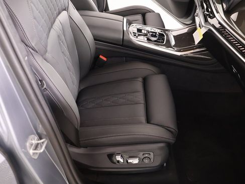 New 2026 BMW X7 M60i image 14
