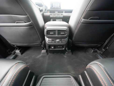 Used 2025 Honda Pilot TrailSport image 22