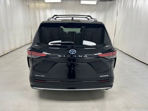 Used 2025 Toyota Sienna Platinum AWD/4WD image 5