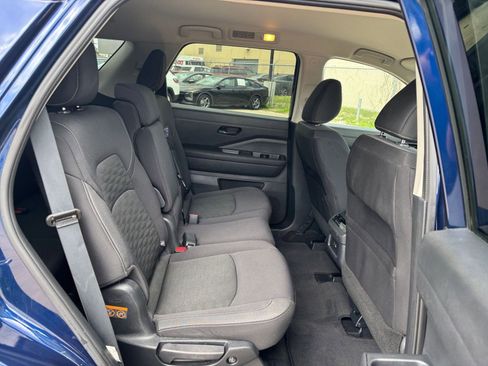 Used 2025 Nissan Pathfinder SV image 28