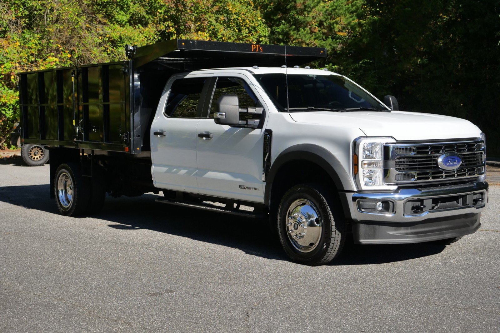 Used 2025 Ford F550 4x4 Crew Cab Super Duty w/ XL Chrome Package image 4