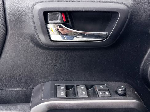 Used 2020 Toyota Tacoma TRD Sport image 24