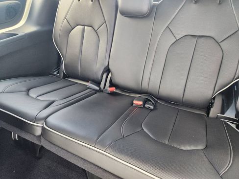 New 2027 Chrysler Pacifica Limited FWD image 21