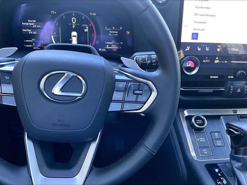 Used 2025 Lexus GX 550 w/ Accessory Package (2T) AWD/4WD image 25