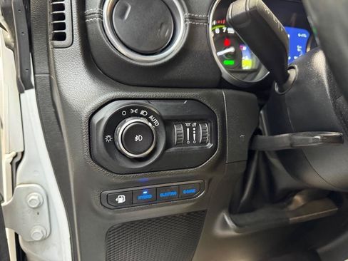 Used 2022 Jeep Wrangler Unlimited Sahara w/ Cold Weather Group AWD/4WD image 21