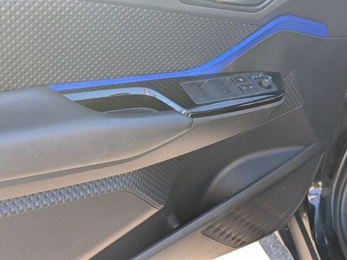 Used 2020 Toyota C-HR XLE image 8