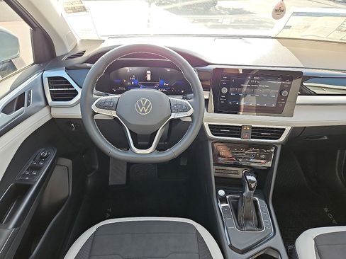 New 2027 Volkswagen Taos SE FWD image 14