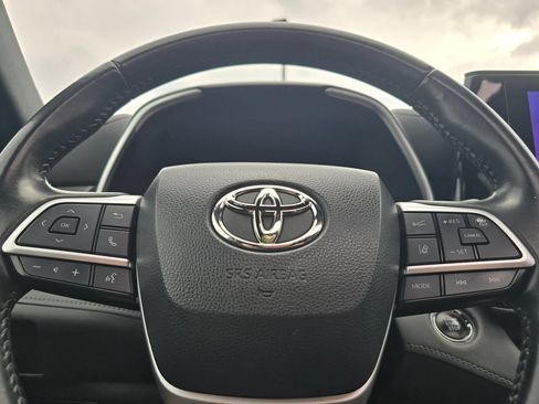 Used 2023 Toyota Highlander XSE AWD/4WD image 21