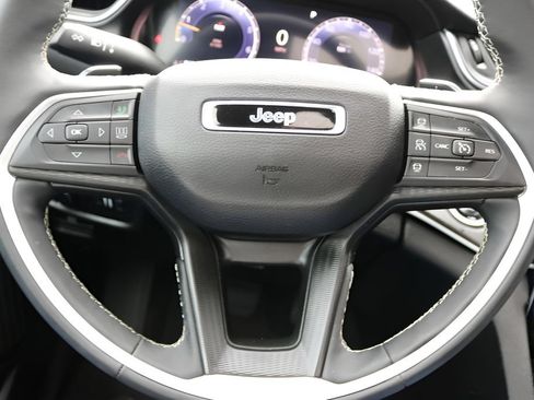 Used 2024 Jeep Grand Cherokee L Altitude AWD/4WD image 23