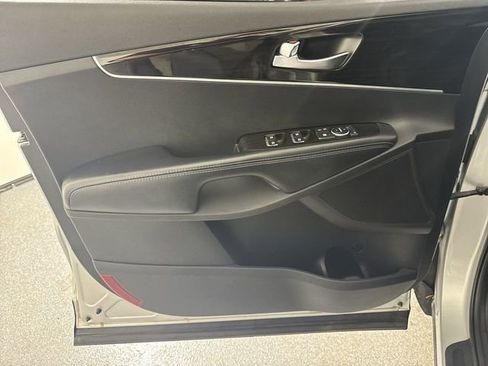 Used 2020 Kia Sorento S image 19