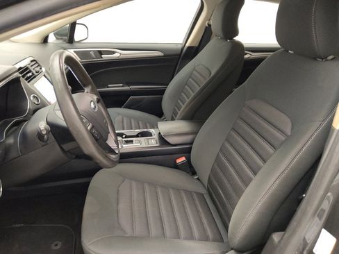 Used 2019 Ford Fusion SE FWD image 17