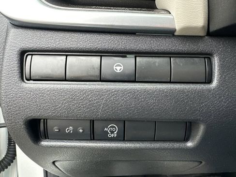Used 2023 Nissan Rogue SV AWD/4WD image 33