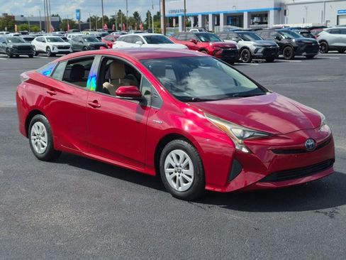Used 2017 Toyota Prius Two FWD image 3