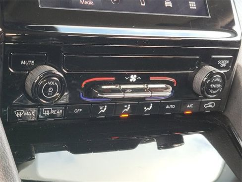 Used 2023 Jeep Grand Cherokee L Laredo image 24