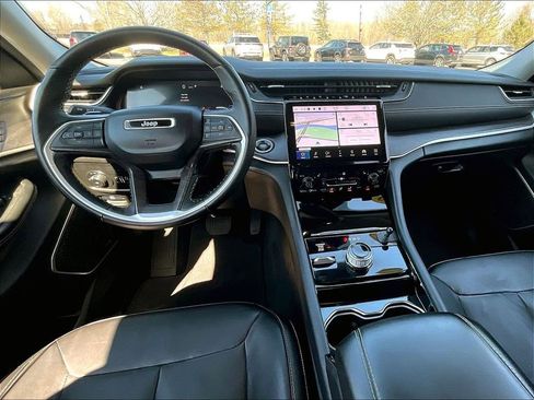 Used 2022 Jeep Grand Cherokee L Limited w/ Black Appearance Package image 22