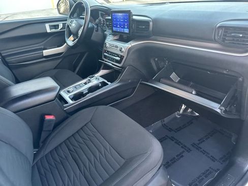 Used 2021 Ford Explorer XLT image 40