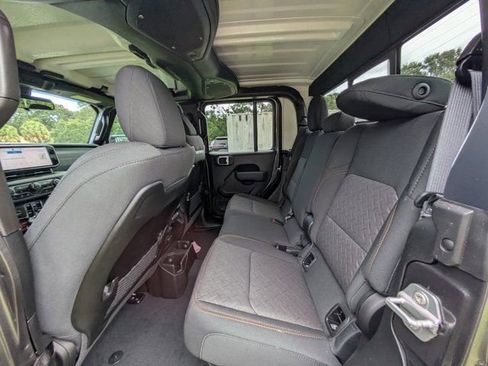 New 2025 Jeep Gladiator Mojave image 12