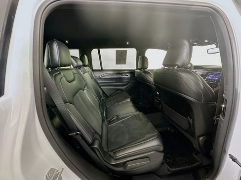 Used 2023 Jeep Grand Cherokee L Laredo image 30