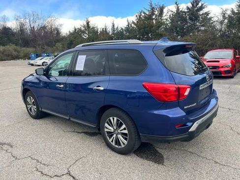 Used 2020 Nissan Pathfinder SV image 5