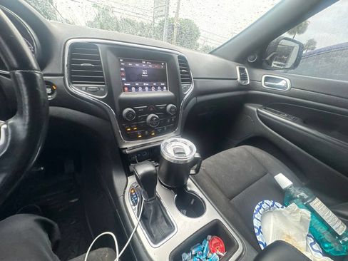 Used 2018 Jeep Grand Cherokee Laredo RWD image 14